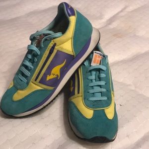 kangaroo sneakers pocket